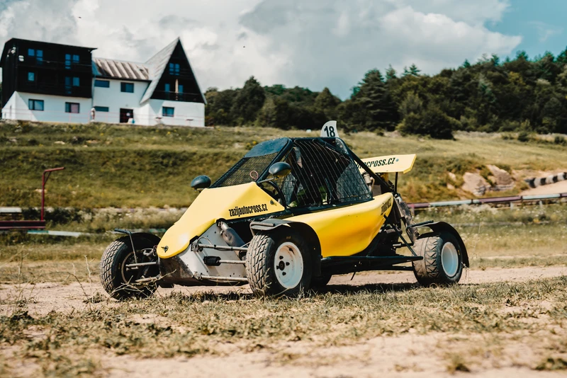 KartCross buggy na trati Môlča